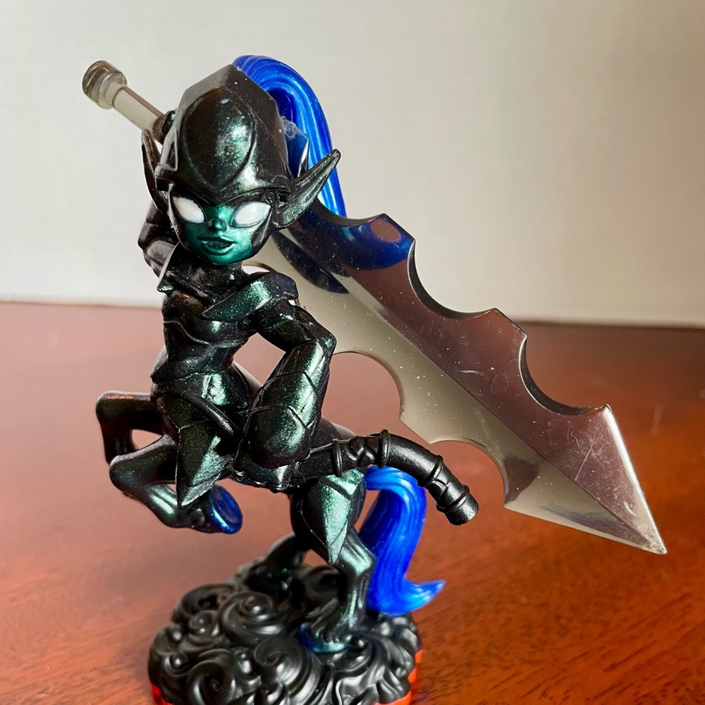Knight Mare”trap team master SKYLANDER/female! Catchphrase “nowhere to hide”